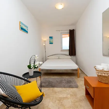 Apartment Orange Duce