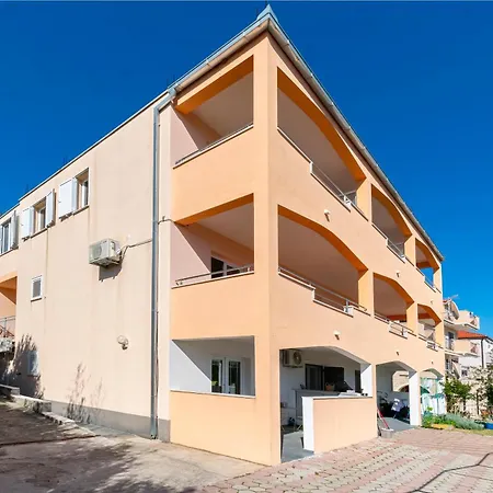 Apartment Orange Duce