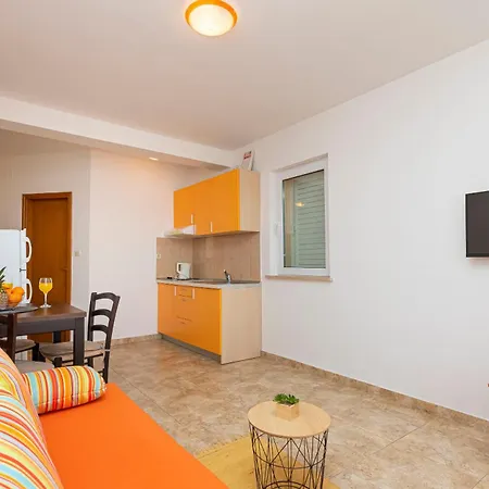 Apartment Orange Duce