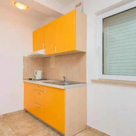 Orange *