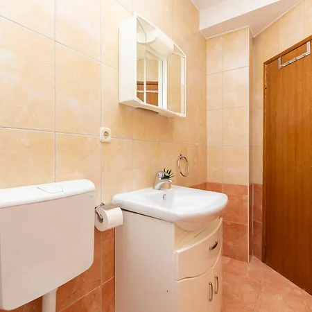 Orange Apartment Duce