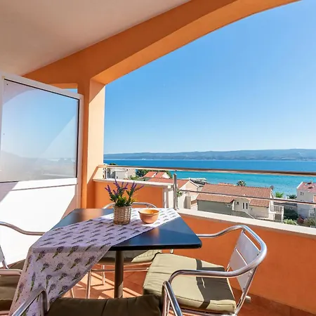 Orange Apartment *