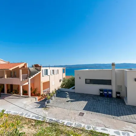 Orange Apartment *