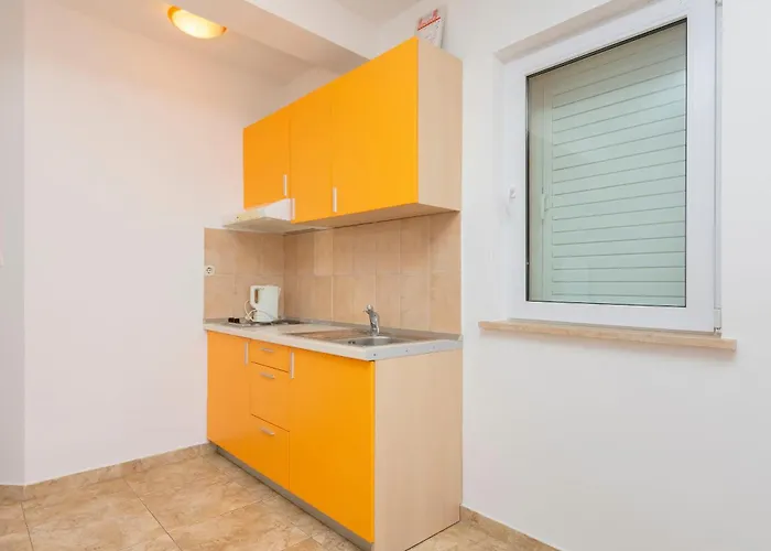Orange *